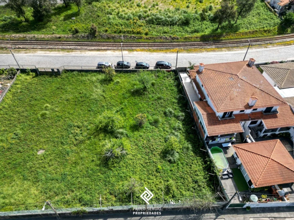 Terreno para Venda em Paços de Brandão Foto 2