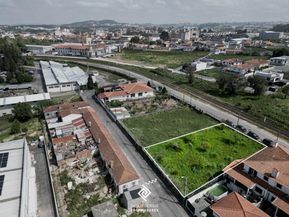 Terreno para Venda em Paços de Brandão Foto 5