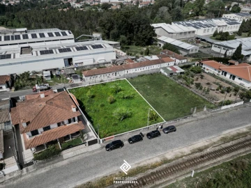 Terreno para Venda em Paços de Brandão