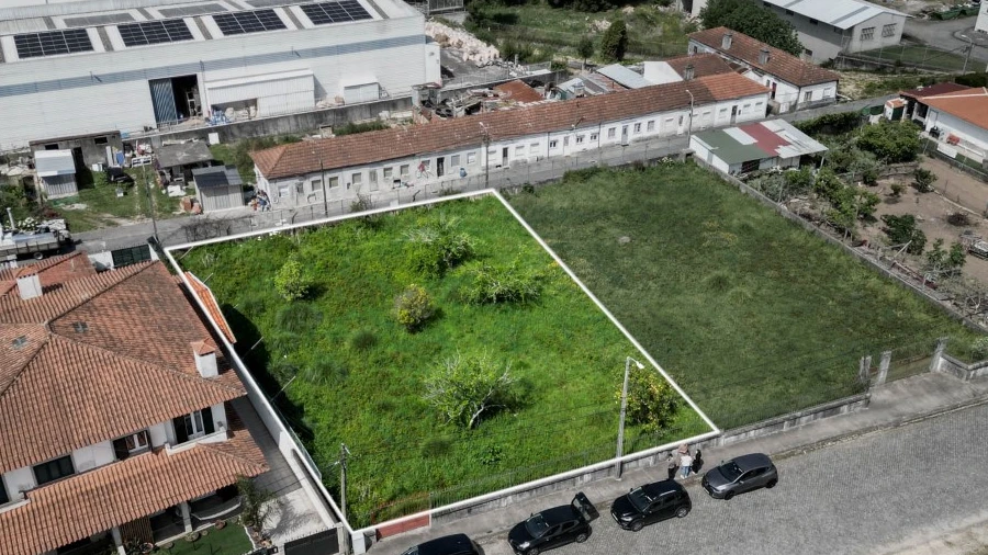Terreno para Venda em Paços de Brandão