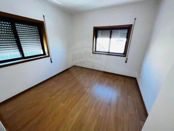 Apartamento T3 para Venda em O. Azeméis, Riba-Ul, Ul, Macinhata Seixa, Madail