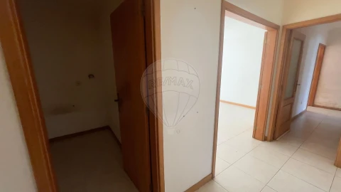 Apartamento T3 para Venda em O. Azeméis, Riba-Ul, Ul, Macinhata Seixa, Madail