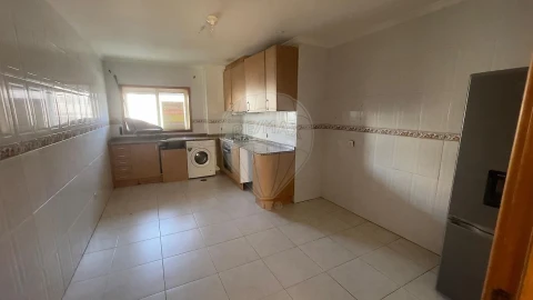 Apartamento T3 para Venda em O. Azeméis, Riba-Ul, Ul, Macinhata Seixa, Madail