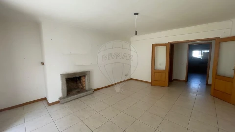Apartamento T3 para Venda em O. Azeméis, Riba-Ul, Ul, Macinhata Seixa, Madail