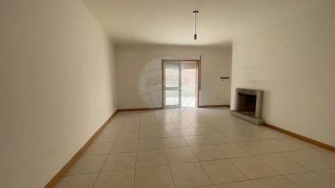 Apartamento T3 para Venda em O. Azeméis, Riba-Ul, Ul, Macinhata Seixa, Madail