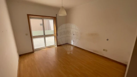 Apartamento T3 para Venda em O. Azeméis, Riba-Ul, Ul, Macinhata Seixa, Madail