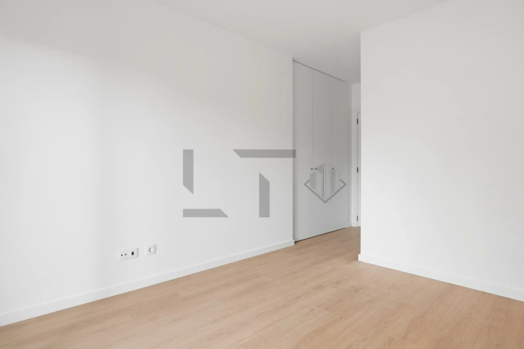 Apartamento T3 para Venda em Santo António dos Cavaleiros e Frielas Foto 28