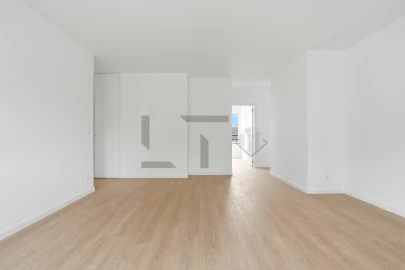 Apartamento T3 para Venda em Santo António dos Cavaleiros e Frielas