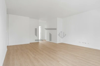 Apartamento T3 para Venda em Santo António dos Cavaleiros e Frielas