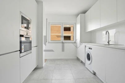 Apartamento T3 para Venda em Santo António dos Cavaleiros e Frielas