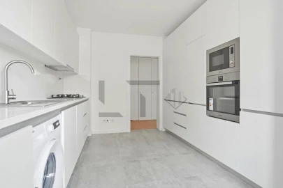 Apartamento T3 para Venda em Santo António dos Cavaleiros e Frielas