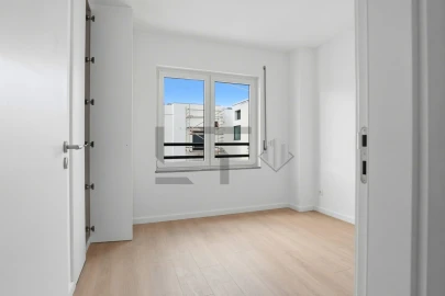 Apartamento T3 para Venda em Santo António dos Cavaleiros e Frielas