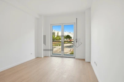 Apartamento T3 para Venda em Santo António dos Cavaleiros e Frielas