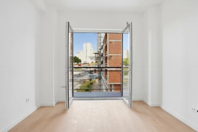 Apartamento T3 para Venda em Santo António dos Cavaleiros e Frielas