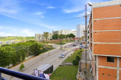 Apartamento T3 para Venda em Santo António dos Cavaleiros e Frielas