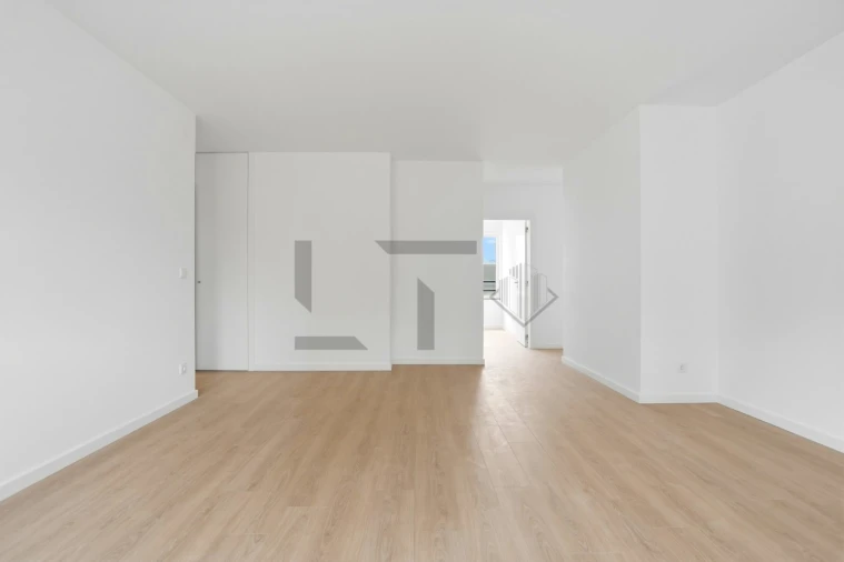 Apartamento T3 para Venda em Santo António dos Cavaleiros e Frielas Foto 5