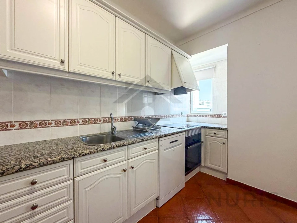 Apartamento T2 para Arrendamento em Portimão Foto 9
