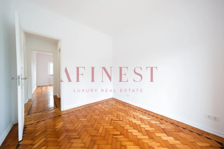 Apartamento T3 para Arrendamento em Lumiar Foto 4