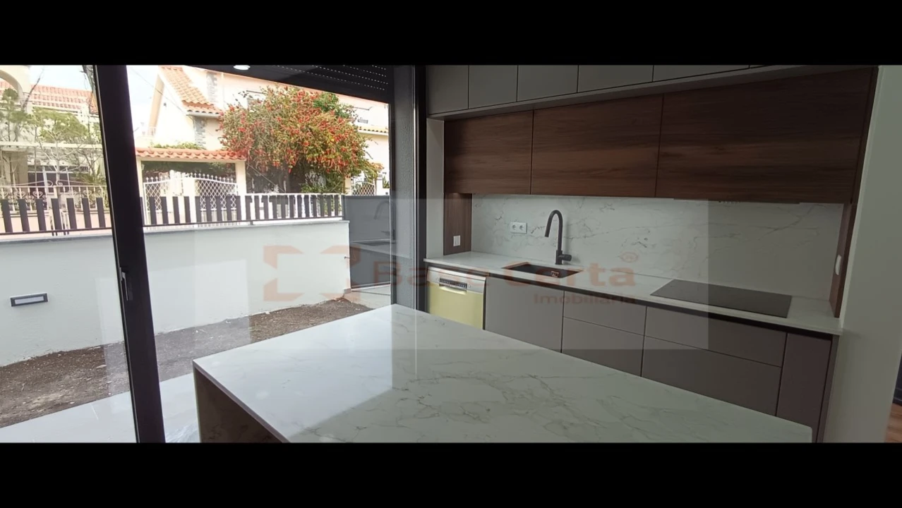Moradia T5 para Venda em Santa Iria de Azoia, São João da Talha e Bobadela Foto 1