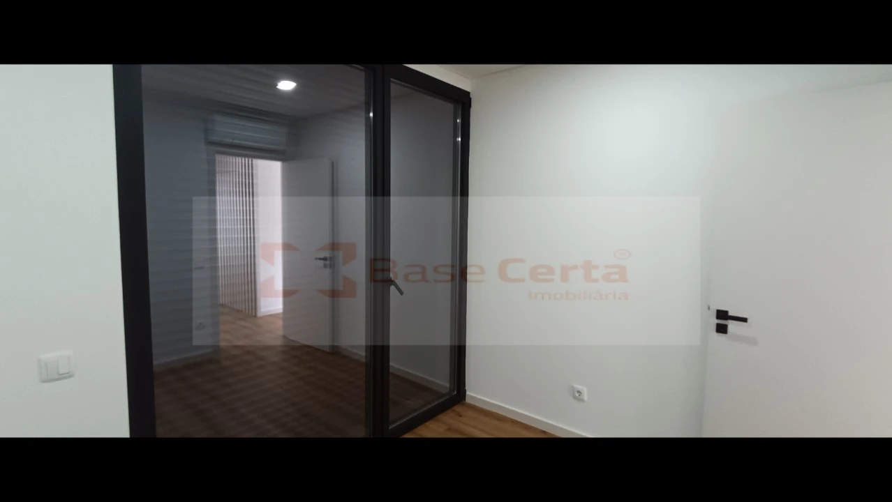 Moradia T5 para Venda em Santa Iria de Azoia, São João da Talha e Bobadela Foto 33