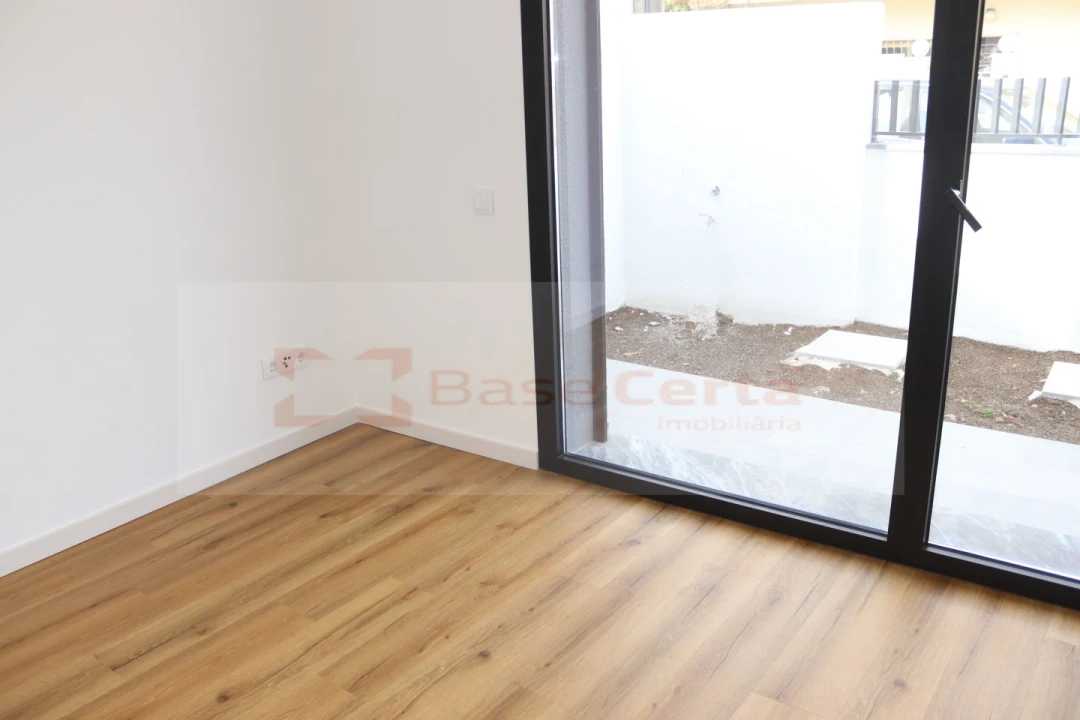Moradia T5 para Venda em Santa Iria de Azoia, São João da Talha e Bobadela Foto 43
