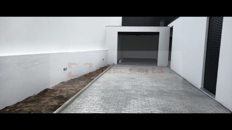 Moradia T5 para Venda em Santa Iria de Azoia, São João da Talha e Bobadela