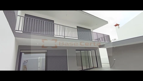 Moradia T5 para Venda em Santa Iria de Azoia, São João da Talha e Bobadela