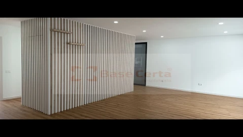 Moradia T5 para Venda em Santa Iria de Azoia, São João da Talha e Bobadela