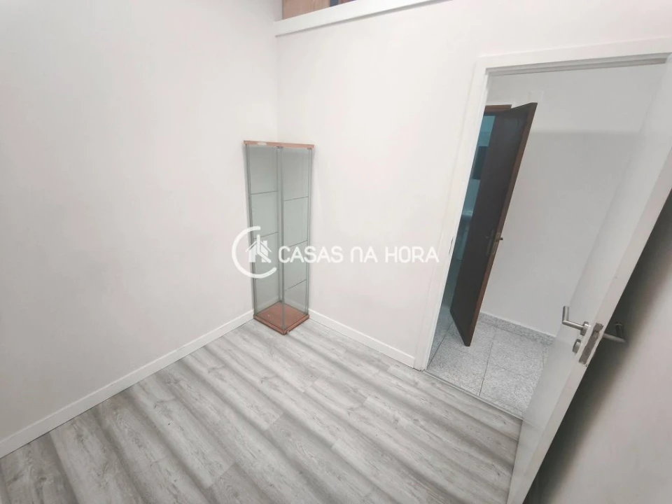 Loja para Arrendamento em Cacém e São Marcos Foto 14