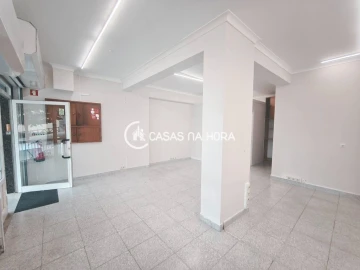 Loja para Arrendamento em Cacém e São Marcos