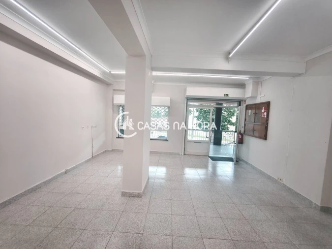 Loja para Arrendamento em Cacém e São Marcos Foto 2