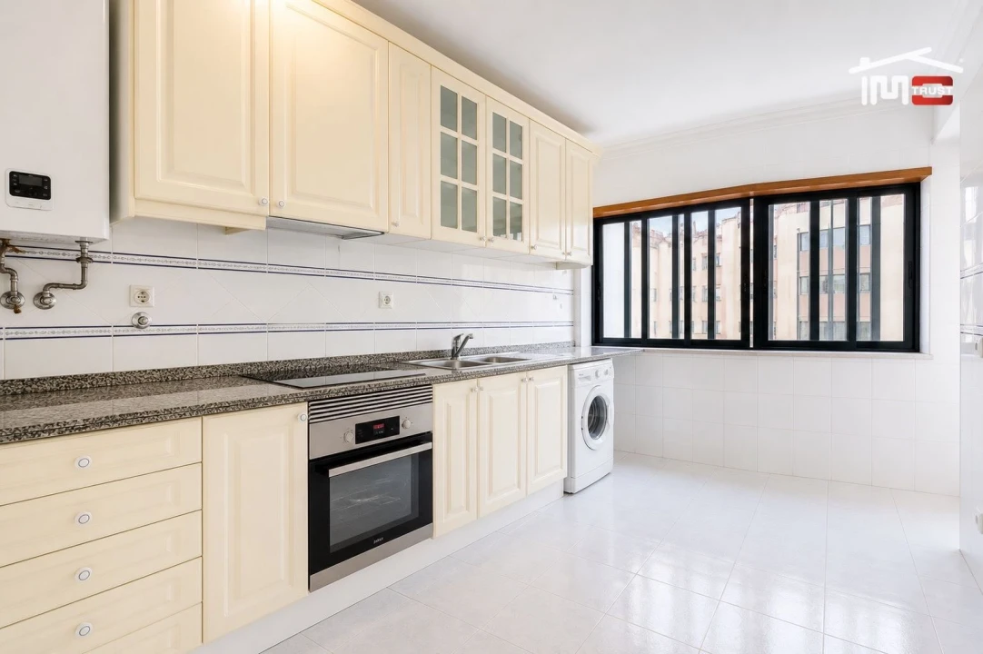 Apartamento T2 para Venda em Ramada e Caneças Foto 3