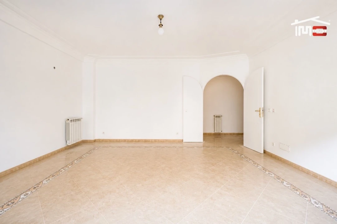 Apartamento T2 para Venda em Ramada e Caneças Foto 5