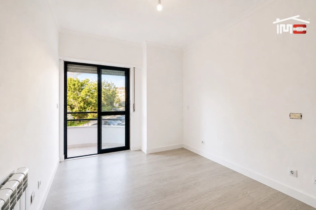 Apartamento T2 para Venda em Ramada e Caneças Foto 8