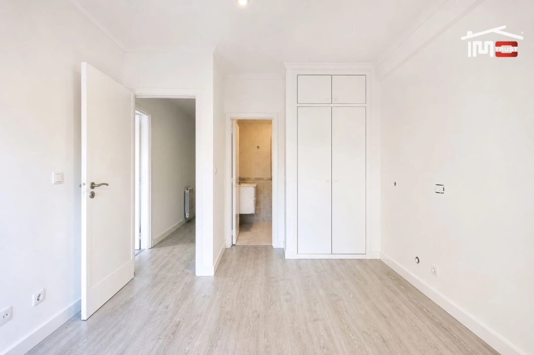 Apartamento T2 para Venda em Ramada e Caneças Foto 13