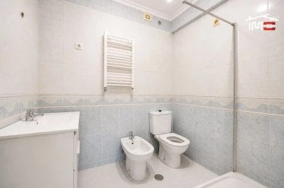 Apartamento T2 para Venda em Ramada e Caneças