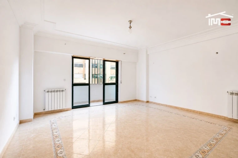 Apartamento T2 para Venda em Ramada e Caneças Foto 4