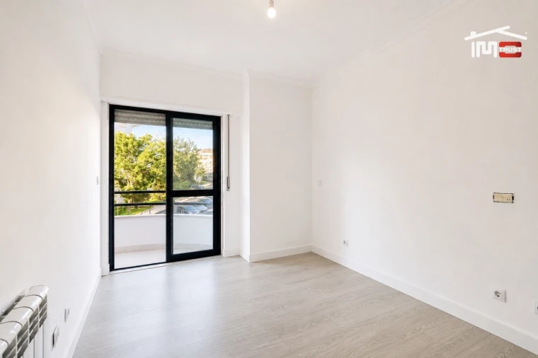 Apartamento T2 para Venda em Ramada e Caneças Foto 8
