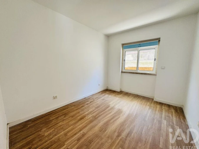 Moradia T4 para Venda em Laranjeiro e Feijó Foto 4