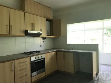 Prédio para Venda em São Martinho do Bispo e Ribeira de Frades