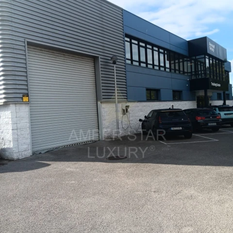 Armazém para Venda em Seixal, Arrentela e Aldeia de Paio Pires