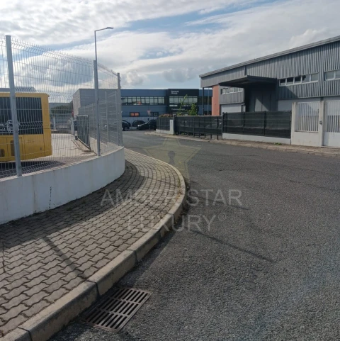 Armazém para Venda em Seixal, Arrentela e Aldeia de Paio Pires
