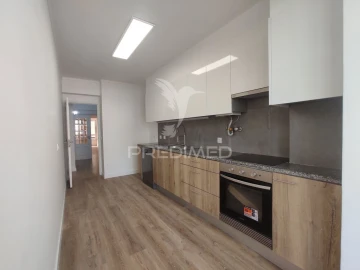 Apartamento T3 para Venda em São Domingos de Benfica