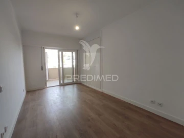 Apartamento T3 para Venda em São Domingos de Benfica