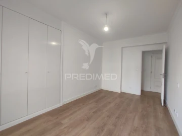 Apartamento T3 para Venda em São Domingos de Benfica