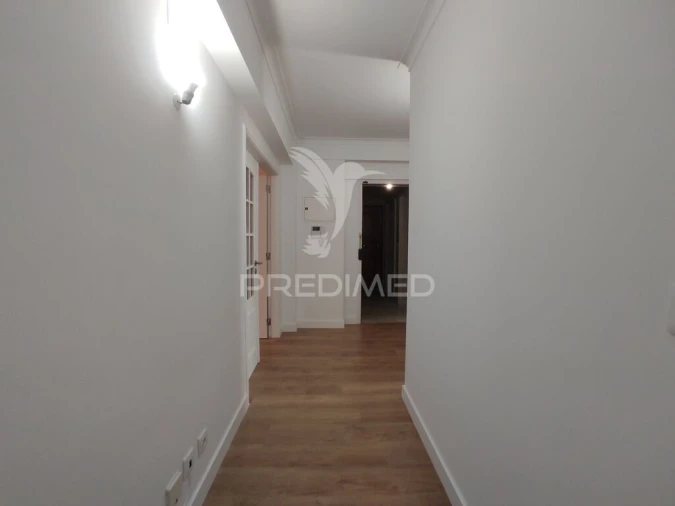 Apartamento T3 para Venda em São Domingos de Benfica Foto 4