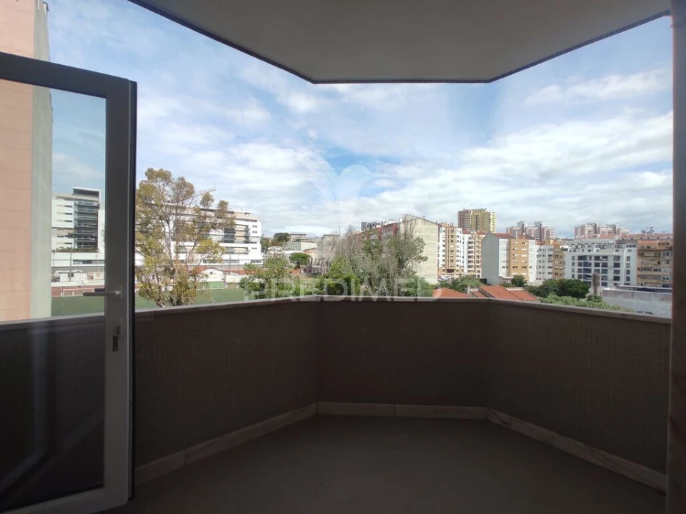 Apartamento T3 para Venda em São Domingos de Benfica Foto 14