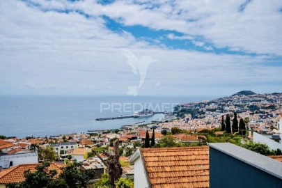 Moradia T5 para Venda em Funchal (São Pedro)