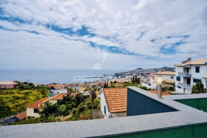 Moradia T5 para Venda em Funchal (São Pedro)