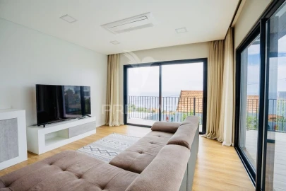 Moradia T5 para Venda em Funchal (São Pedro)
